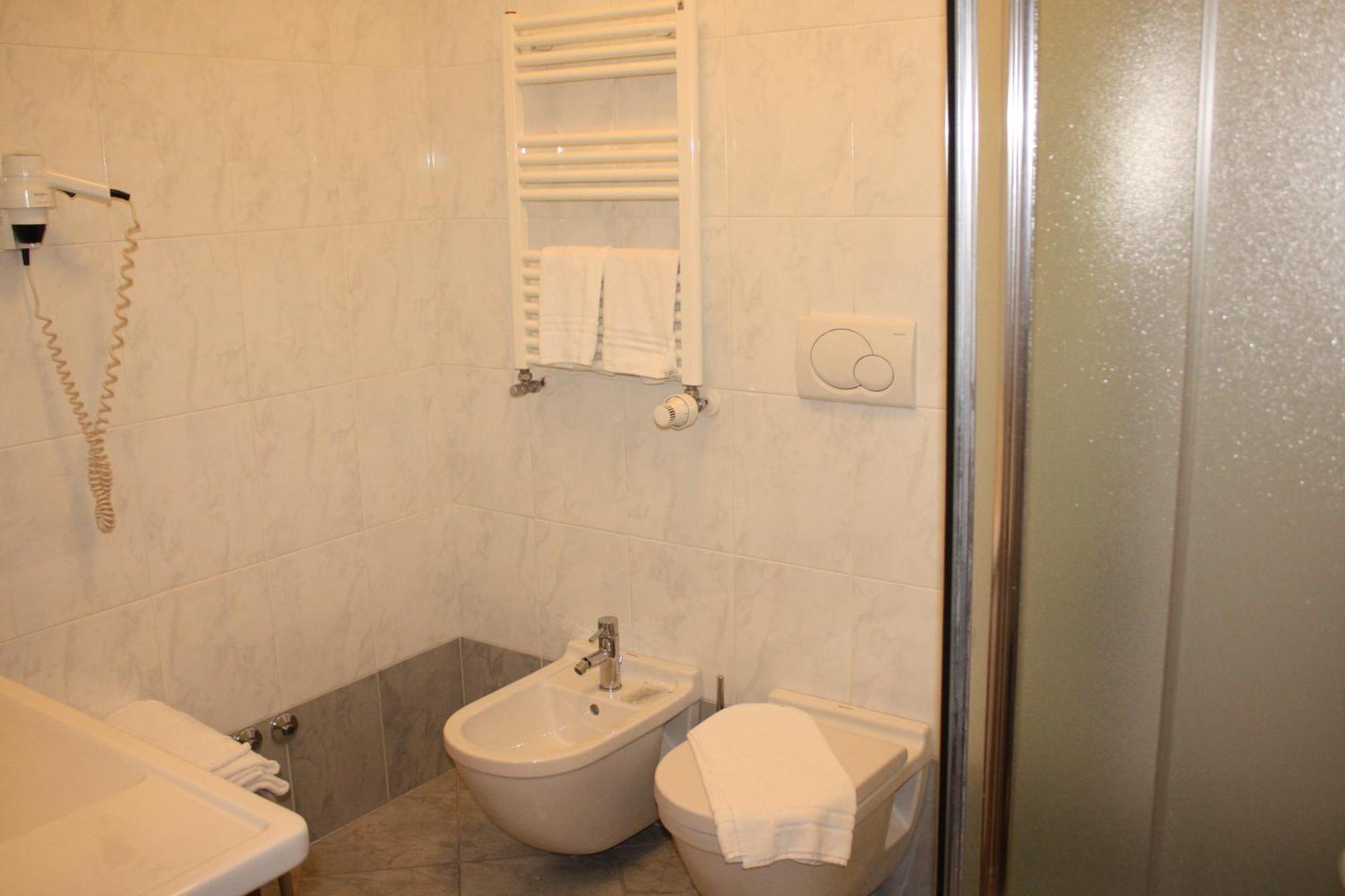 Hotel 2C Legnano Exterior foto