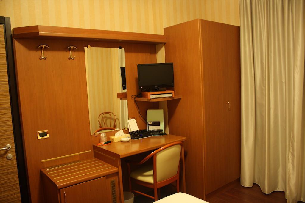 Hotel 2C Legnano Exterior foto