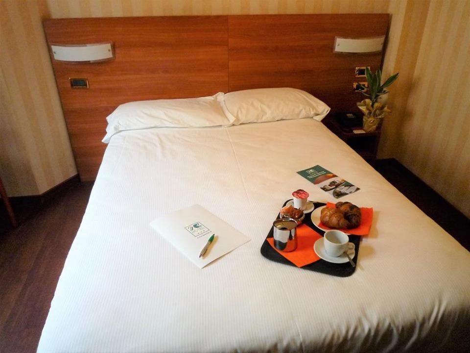 Hotel 2C Legnano Exterior foto